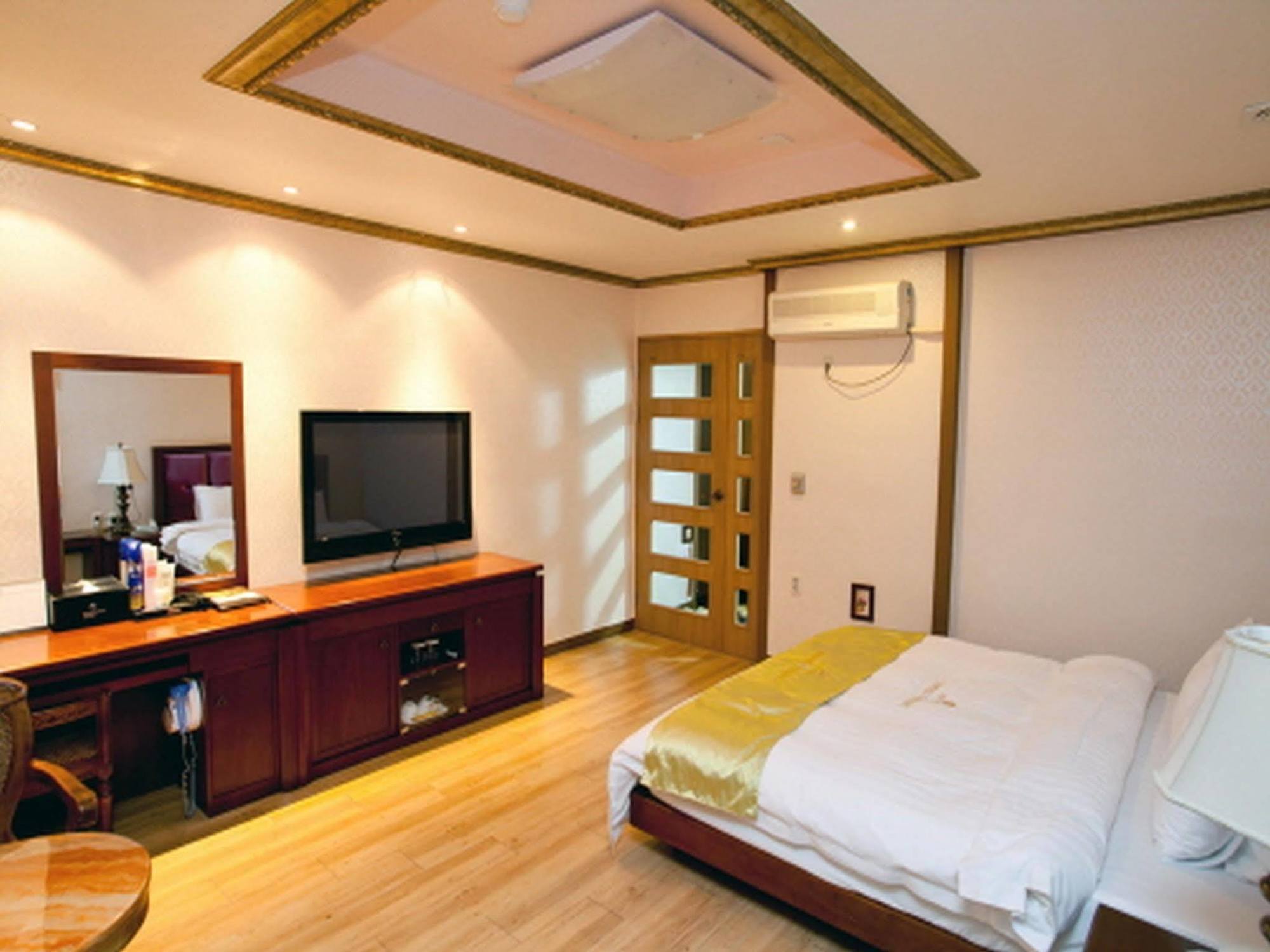 B&Beach Tourist Hotel Yeosu Zewnętrze zdjęcie